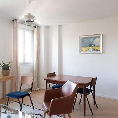 Charming 35m Near Paris Daire